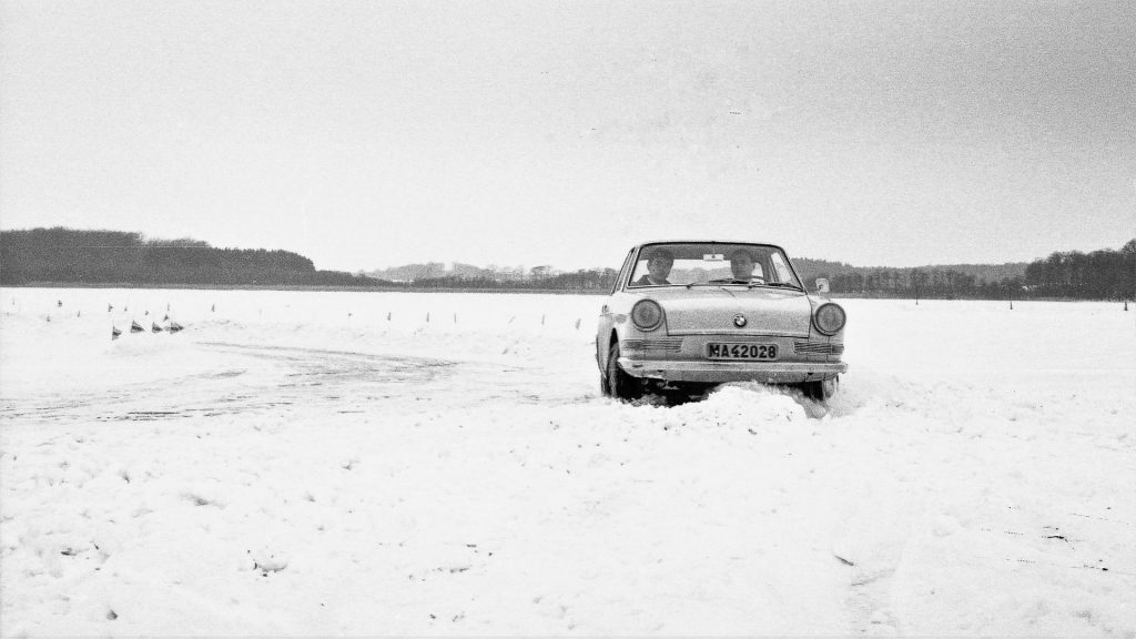 Halkkörning på Yddingesjön i Svedala 1962 el. 1963.